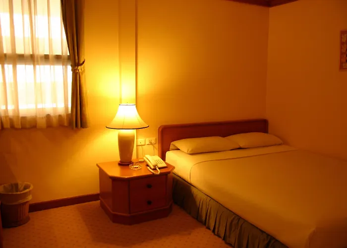 Street Inn, 3*