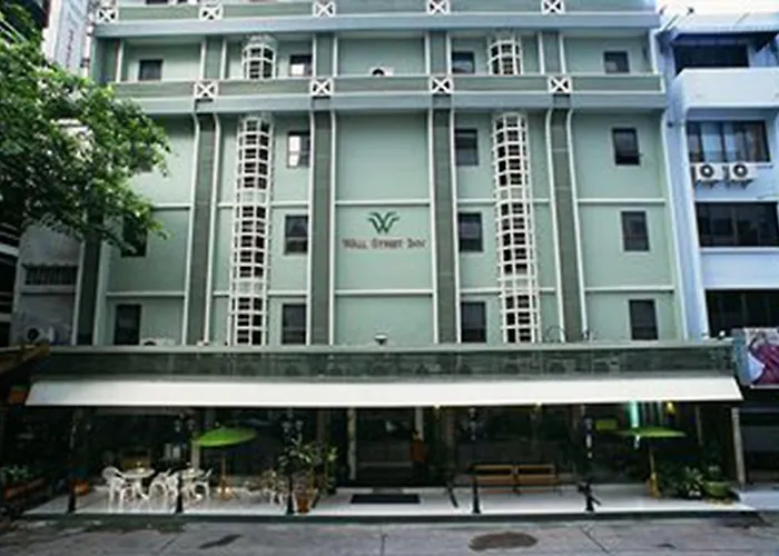 Street Inn, 3*