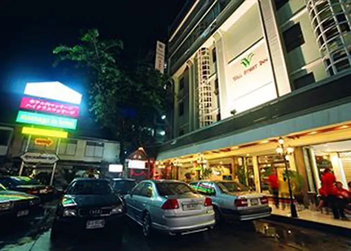 Street Inn, 3*