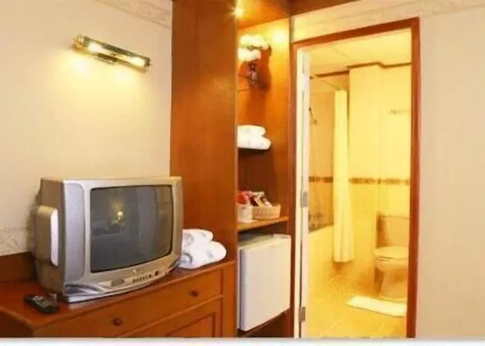 Street Inn, 3*