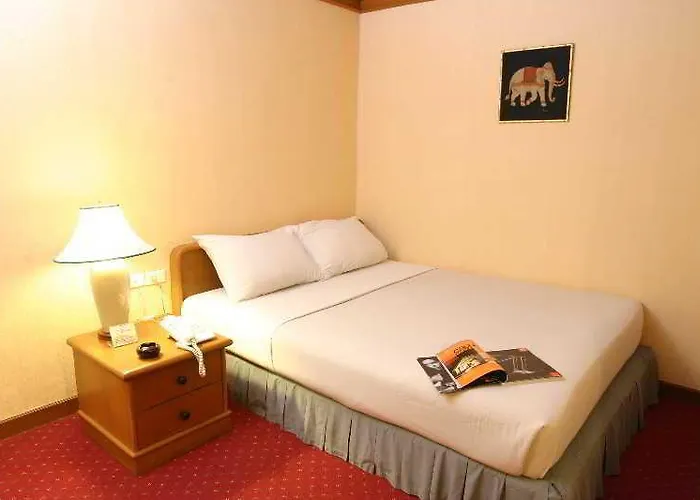 Street Inn, 3*