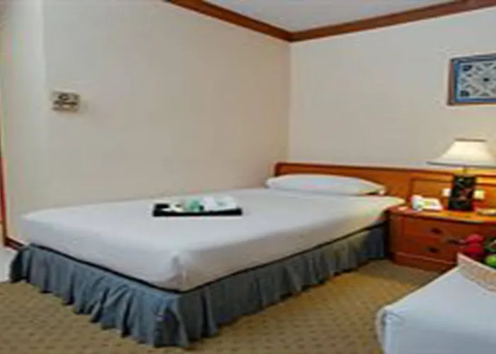 Street Inn, 3*